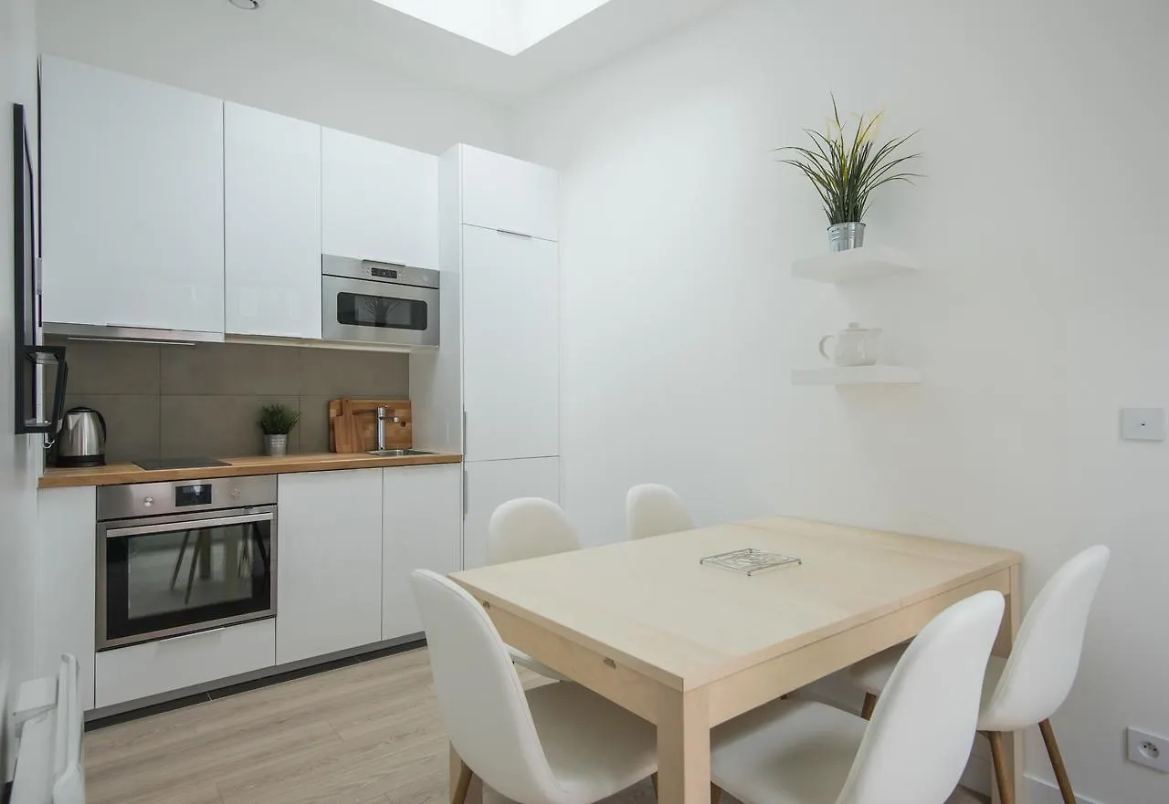Le Scandinave, F3 Avec Terrasse, Saint Charles París